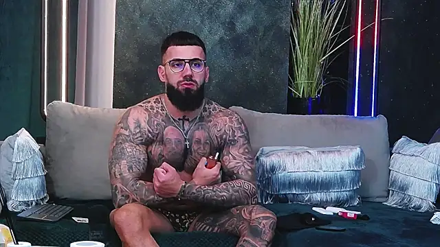 masterkingofmusclee online show from March 7, 9:17 pm