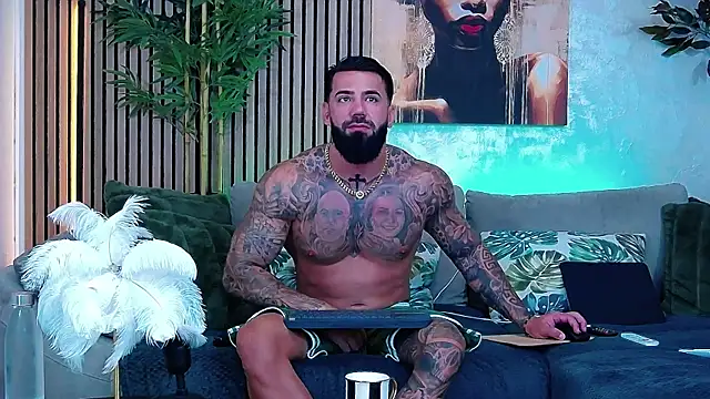 Snapshot of masterkingofmusclee chatting on July 28, 9:04 am masterkingofmusclee online show from July 28, 9:04 am