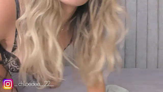 chloe d online show from December 15, 5:20 pm