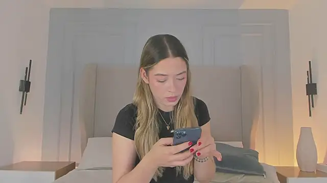 chloe d online show from May 1, 1:59 pm