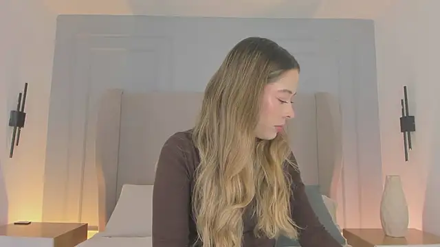 chloe d online show from May 15, 12:45 pm