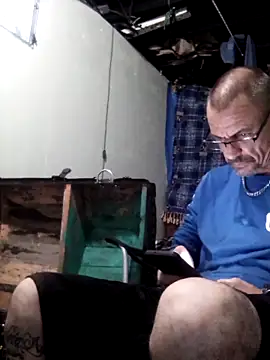 Snapshot of deepstroker42071 chatting on October 5, 9:45 pm deepstroker42071 online show from October 5, 9:45 pm