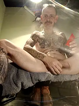 Snapshot of deepstroker42071 chatting on November 18, 7:57 am deepstroker42071 online show from November 18, 7:57 am