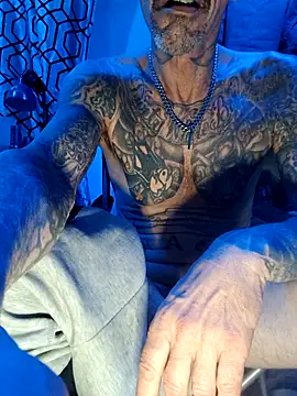 Snapshot of deepstroker42071 chatting on November 23, 4:34 am deepstroker42071 online show from November 23, 4:34 am