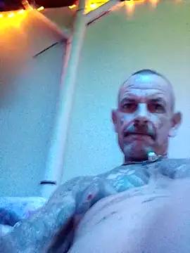 Snapshot of deepstroker42071 chatting on December 21, 10:22 am deepstroker42071 online show from December 21, 10:22 am