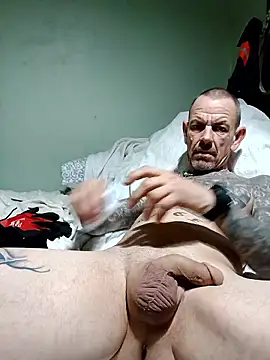 Snapshot of deepstroker42071 chatting on December 22, 1:35 am deepstroker42071 online show from December 22, 1:35 am