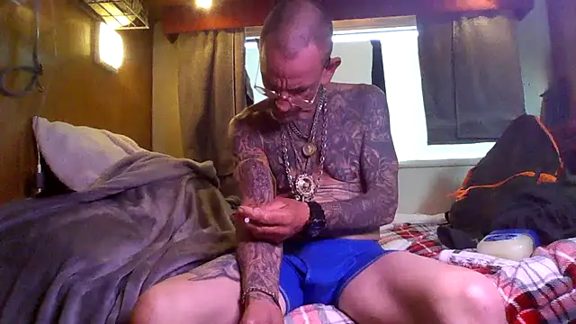 deepstroker42071 online show from March 12, 8:48 pm