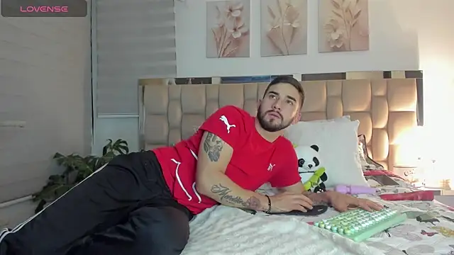 Snapshot of Vanessa_and_liam chatting on March 12, 5:46 am Vanessa and liam online show from March 12, 5:46 am