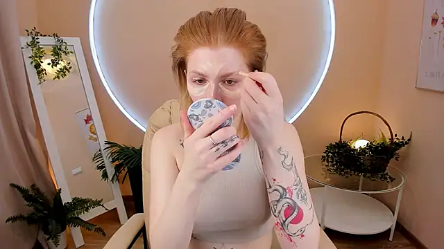 Snapshot of Mira__Blush chatting on December 3, 1:43 pm Mira Blush online show from December 3, 1:43 pm