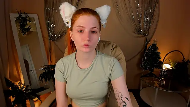 Snapshot of Mira__Blush chatting on December 22, 8:47 pm Mira Blush online show from December 22, 8:47 pm