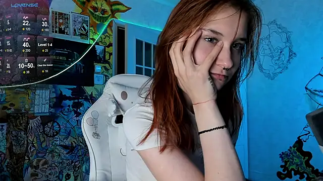 Snapshot of Sunny_Mouse_ chatting on December 12, 8:32 pm Sunny Mouse online show from December 12, 8:32 pm