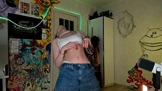Snapshot of Sunny_Mouse_ chatting on January 7, 3:23 pm Sunny Mouse online show from January 7, 3:23 pm