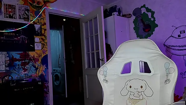 Sunny Mouse  online show from October 6, 4:15 pm