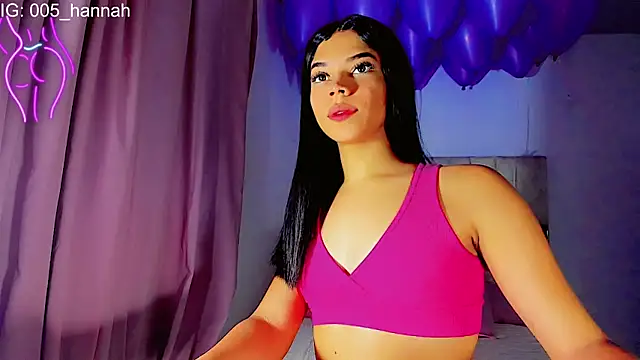 Hannahsmit online show from October 31, 10:49 am