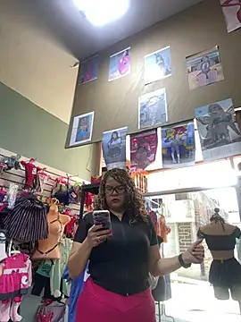 ROSALIALUCY online show from April 1, 1:41 pm