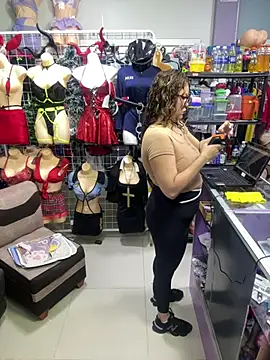 ROSALIALUCY online show from May 3, 11:49 am