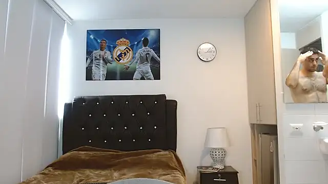 Snapshot of omarmohammedhot2 chatting on March 7, 2:01 pm omarmohammedhot2 online show from March 7, 2:01 pm