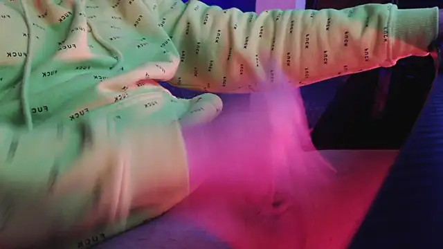 Snapshot of auilein chatting on February 1, 9:40 pm auilein online show from February 1, 9:40 pm