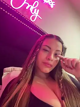 sexyyykloee online show from May 15, 5:36 am