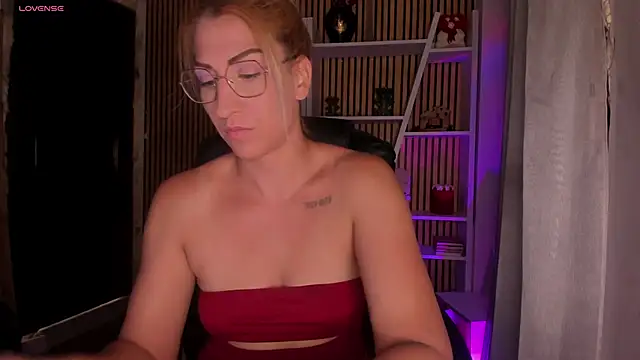 Snapshot of sofiah_ chatting on May 4, 4:58 pm sofiah online show from May 4, 4:58 pm