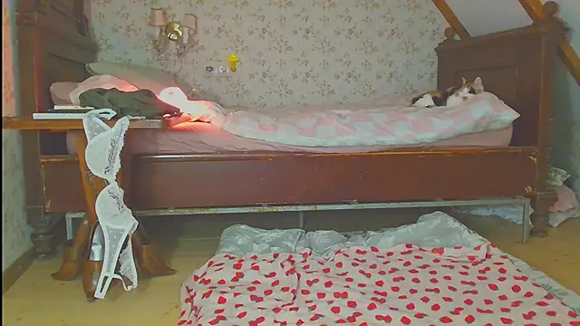 Snapshot of RubyLynxx chatting on December 7, 3:19 pm RubyLynxx online show from December 7, 3:19 pm