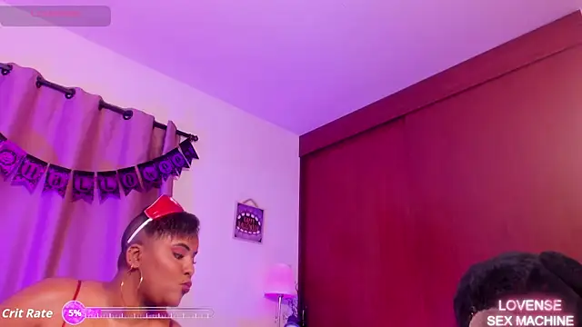 Snapshot of DianaBrownXX chatting on October 28, 3:54 am DianaBrownXX online show from October 28, 3:54 am