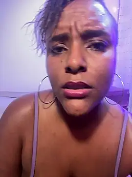 Snapshot of DianaBrownXX chatting on July 18, 12:48 am DianaBrownXX online show from July 18, 12:48 am