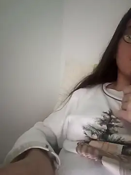 Snapshot of bruna_safadinhaa chatting on April 14, 3:51 pm bruna safadinhaa online show from April 14, 3:51 pm