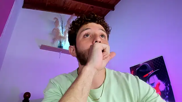 Snapshot of Juan_Castano chatting on November 20, 8:41 pm Juan Castano online show from November 20, 8:41 pm