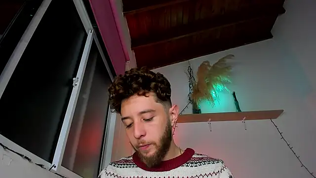 Snapshot of Juan_Castano chatting on December 20, 8:10 am Juan Castano online show from December 20, 8:10 am