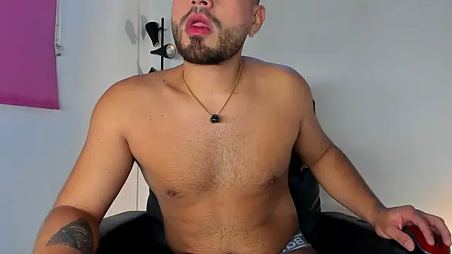 Snapshot of Juan_Castano chatting on February 5, 10:31 am Juan Castano online show from February 5, 10:31 am