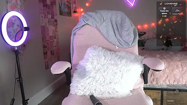 K4Li3Rxyzz online show from March 4, 6:30 am