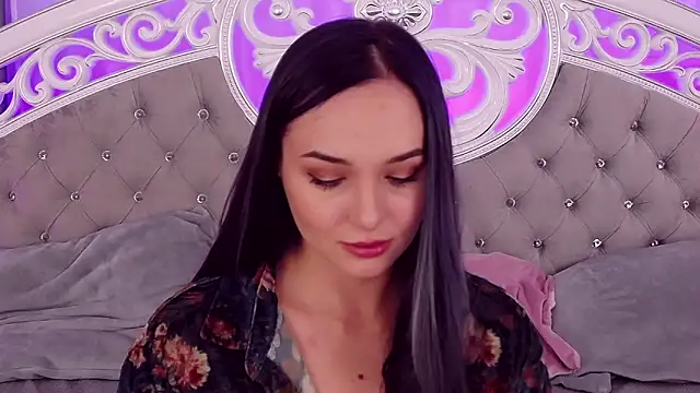 MeIisaLove online show from March 6, 7:10 pm