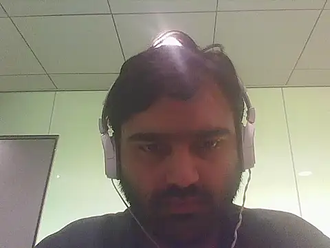 Snapshot of JohnBond009 chatting on June 19, 7:45 am JohnBond009 online show from June 19, 7:45 am