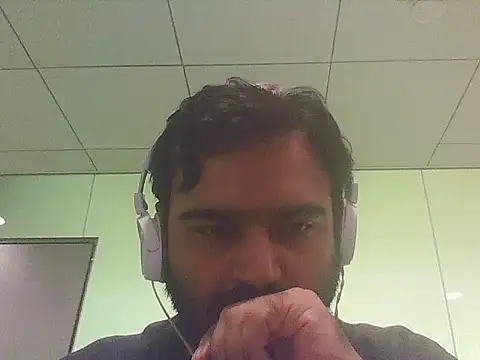 Snapshot of JohnBond009 chatting on June 22, 9:06 am JohnBond009 online show from June 22, 9:06 am