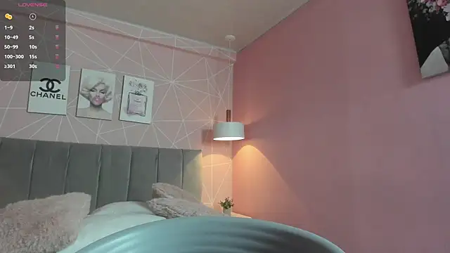 dolly zoe online show from December 5, 5:26 am