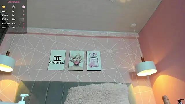 dolly zoe online show from December 23, 8:00 am