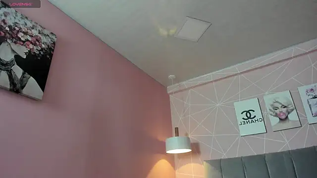 dolly zoe online show from October 18, 10:10 pm