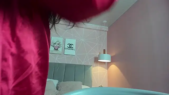 dolly zoe online show from November 7, 10:10 pm