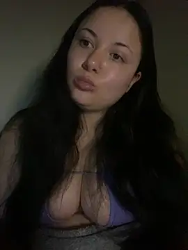 Snapshot of xocrybaby chatting on March 2, 2:51 am xocrybaby online show from March 2, 2:51 am