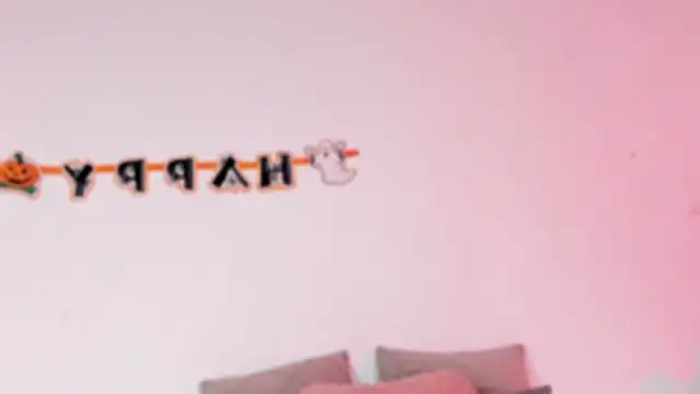 valerycolins online show from November 4, 10:25 am