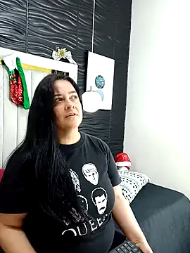 lucia vonne  online show from December 18, 11:34 am