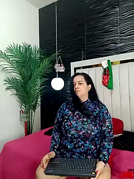 lucia vonne  online show from December 23, 1:45 pm