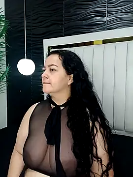 lucia vonne  online show from February 12, 11:40 am