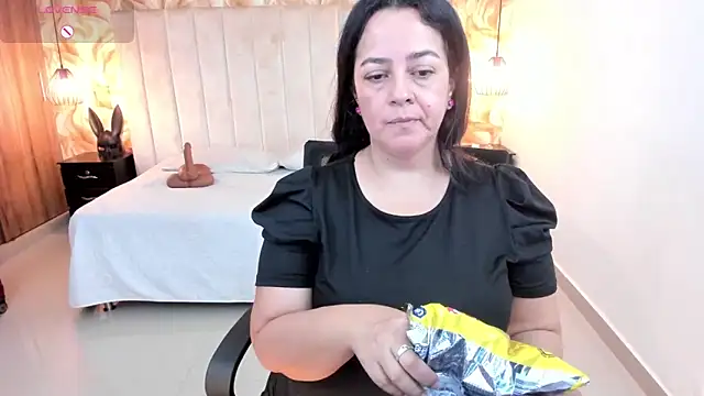 lucia vonne  online show from February 12, 8:26 pm