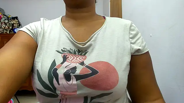 Snapshot of Camila_sandoval_01 chatting on October 2, 3:35 am Camila sandoval 01 online show from October 2, 3:35 am