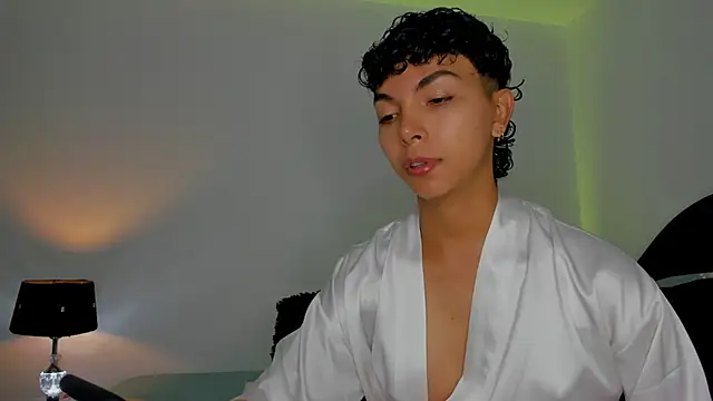 xhenisa  online show from September 18, 10:45 pm