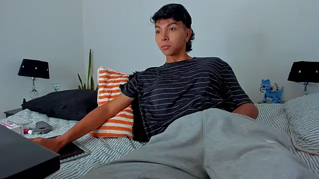 xhenisa  online show from March 6, 4:14 pm