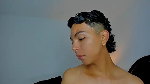 xhenisa  online show from March 12, 8:48 pm