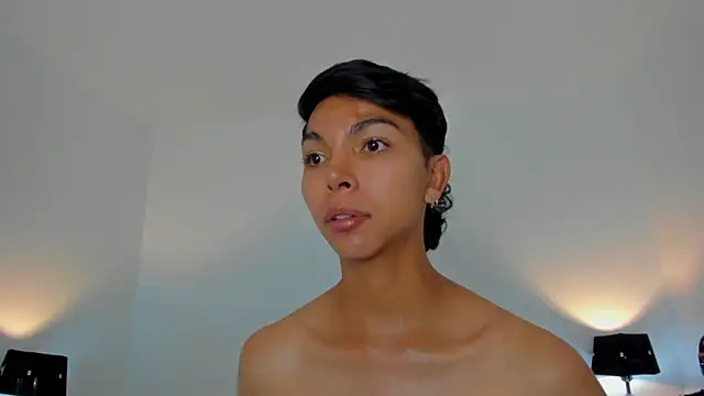 xhenisa  online show from April 3, 8:40 pm